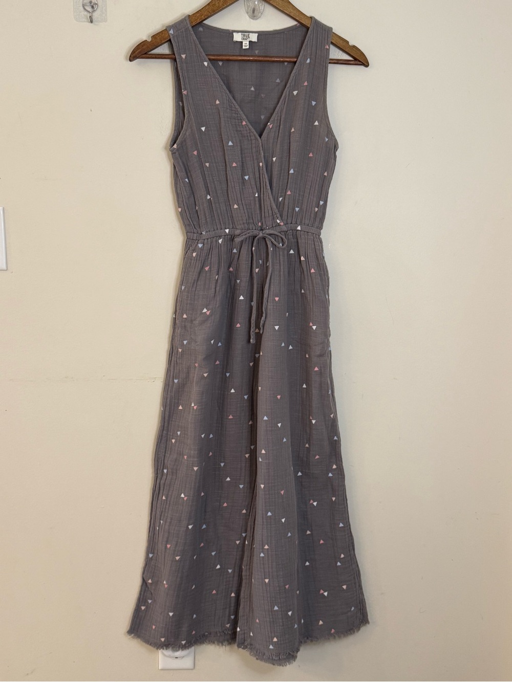 True Craft gray gauzy pastel heart print crop sleeveless jumpsuit pockets XS